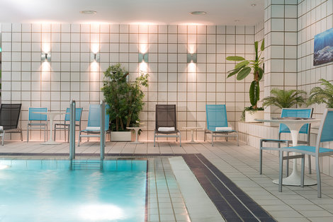 Holiday Inn Berlin City West pool